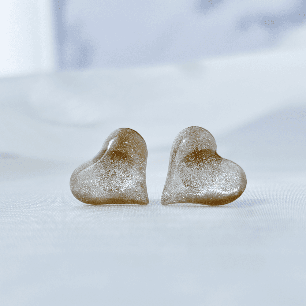 【角度によって表情が変わる】 ピアス ハート きれいめ パール 2way 軽い 大人カジュアル 春 ゴールド レジン